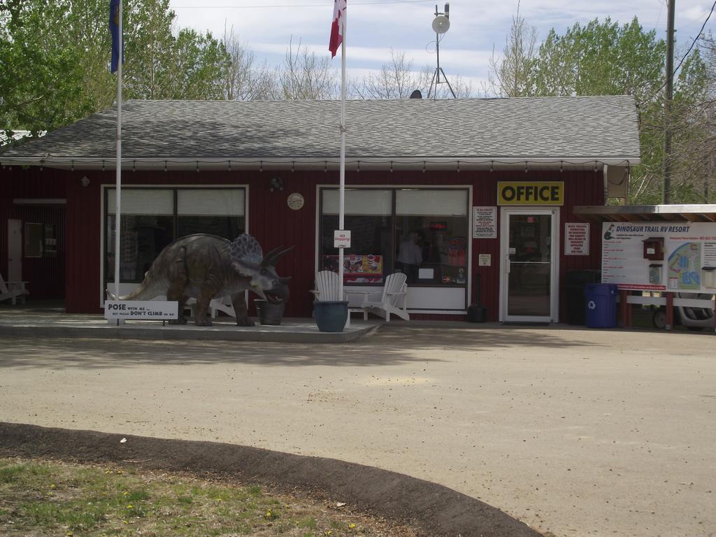 Dinosaur Trail Rv Resort & Cabins Drumheller Zewnętrze zdjęcie